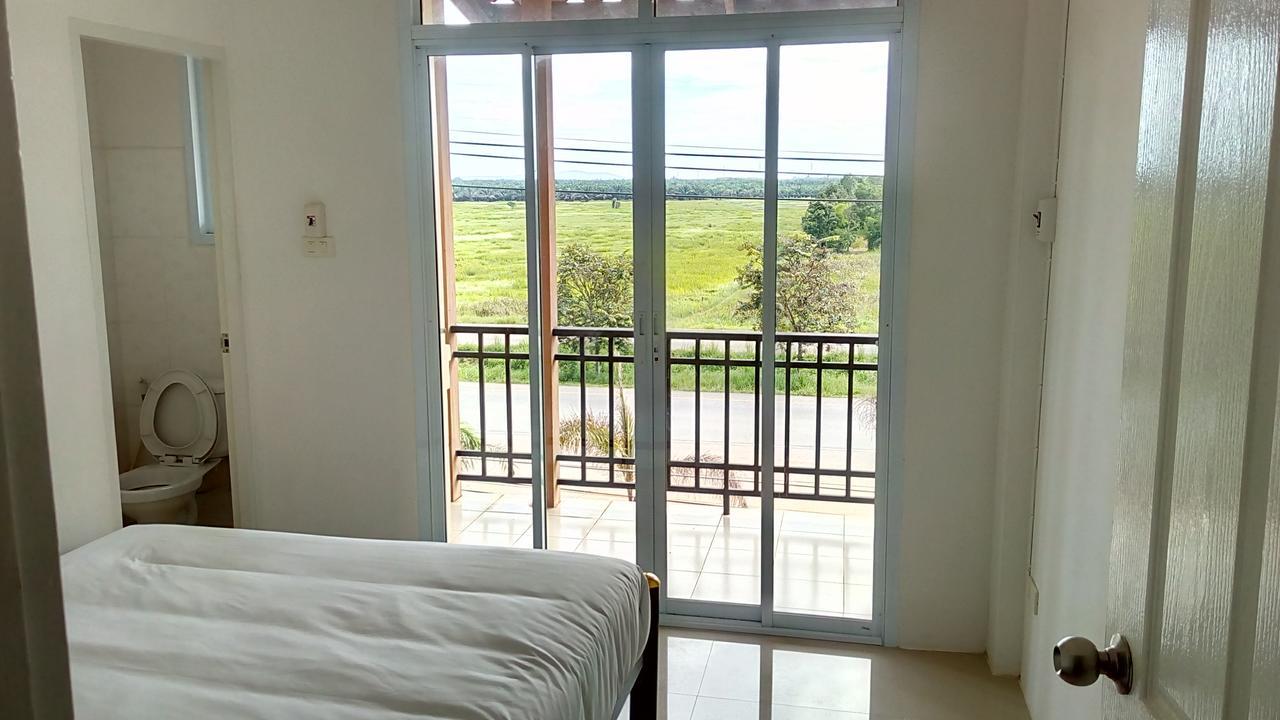 Suratthani Airport Hostel Сураттхани Экстерьер фото